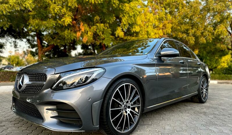 
								Mercedes C-Class 2018 Grey Mountain full									