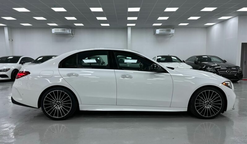 
								Mercedes C-Class 2022 White (Digital) full									