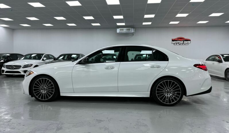 
								Mercedes C-Class 2022 White (Digital) full									