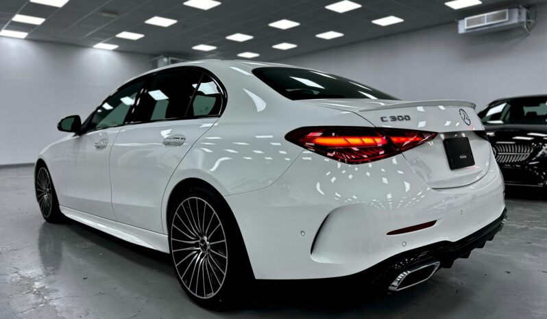 
								Mercedes C-Class 2022 White (Digital) full									