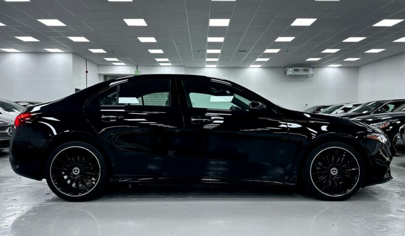 
								Mercedes A-Class 2020 Black (Night) full									