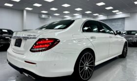 Mercedes E-Class 2017 White (Pearl)