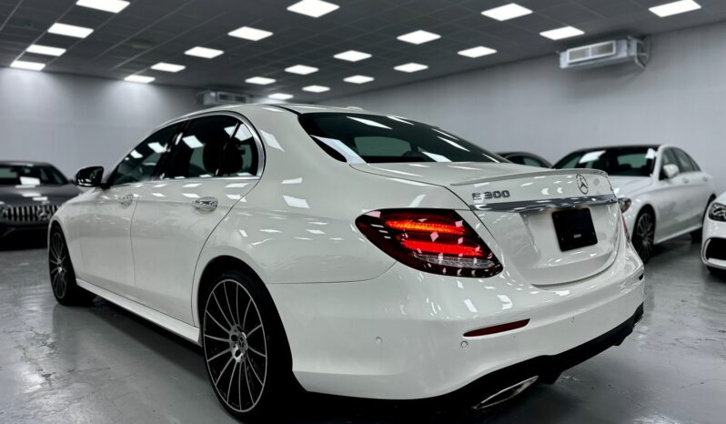 
								Mercedes E-Class 2017 White (Pearl) full									