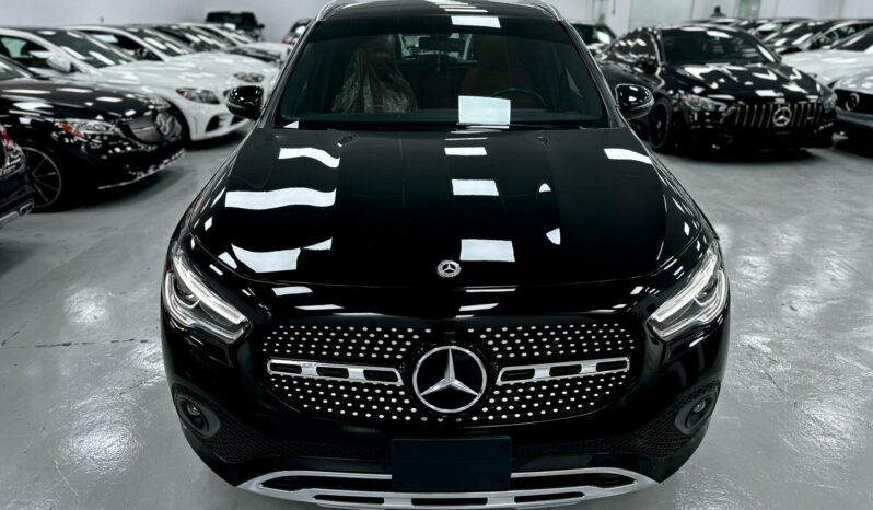 
								Mercedes gla-class 2021 Black (Metallic) full									