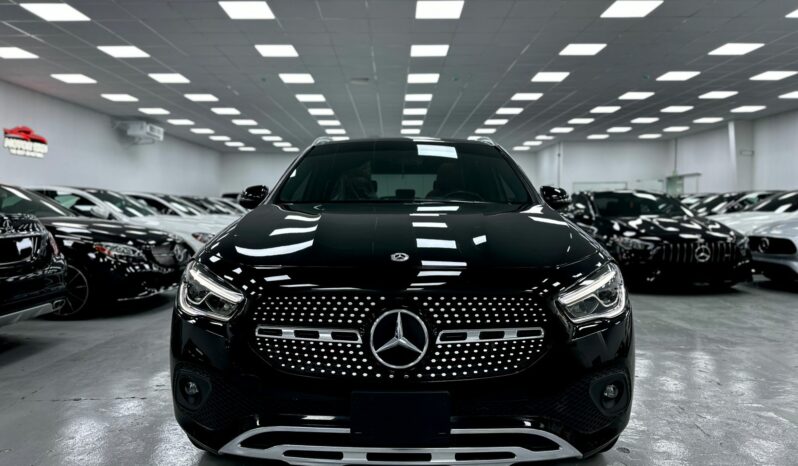 
								Mercedes gla-class 2021 Black (Metallic) full									